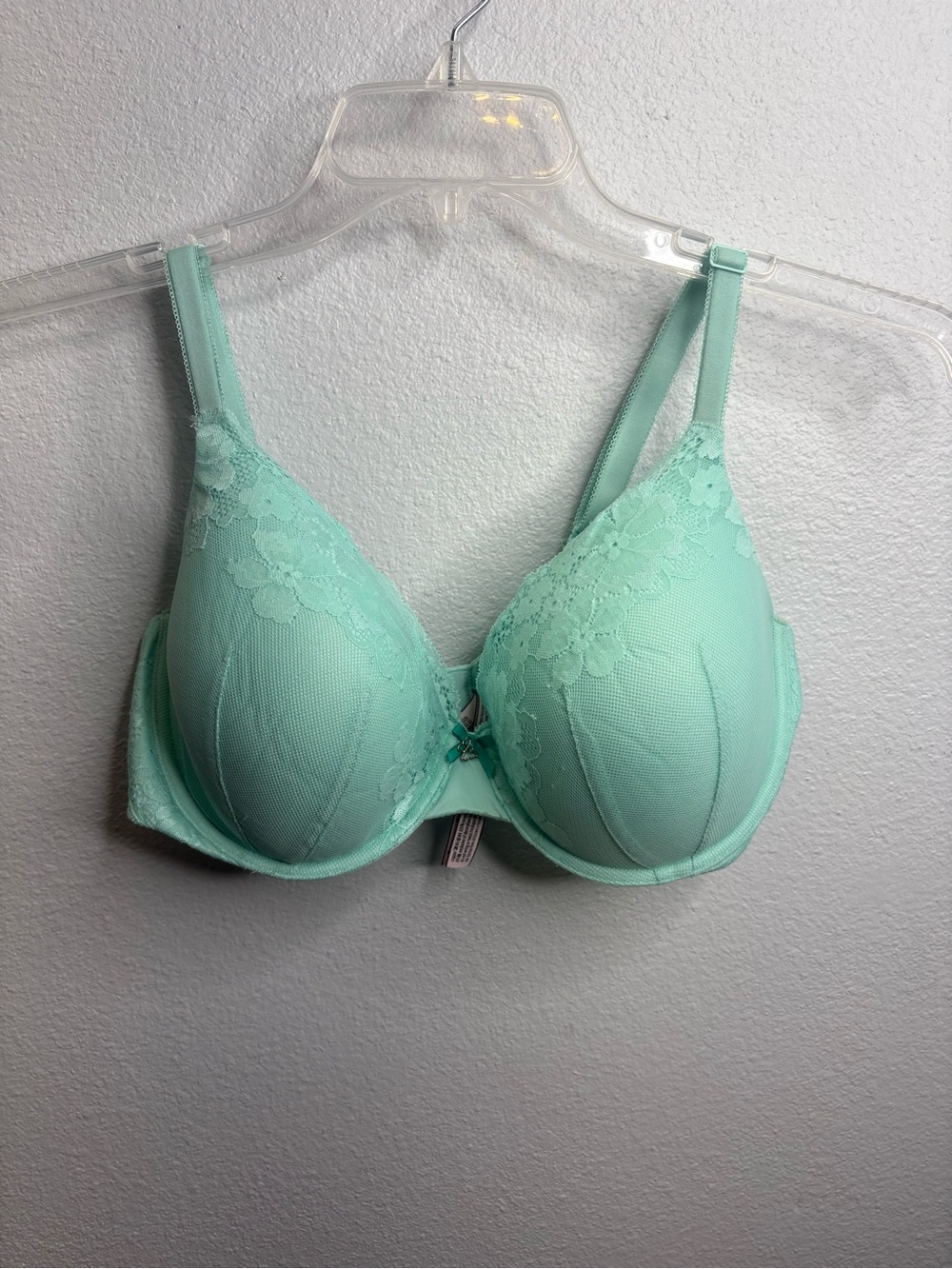 Victoria’s Secret Body By Victoria Lined Perfect Coverage 40C Bra In Green